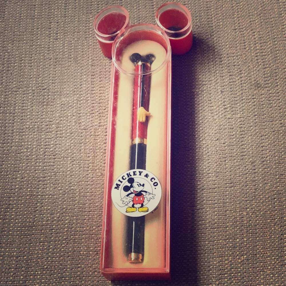 Mickey & co pen